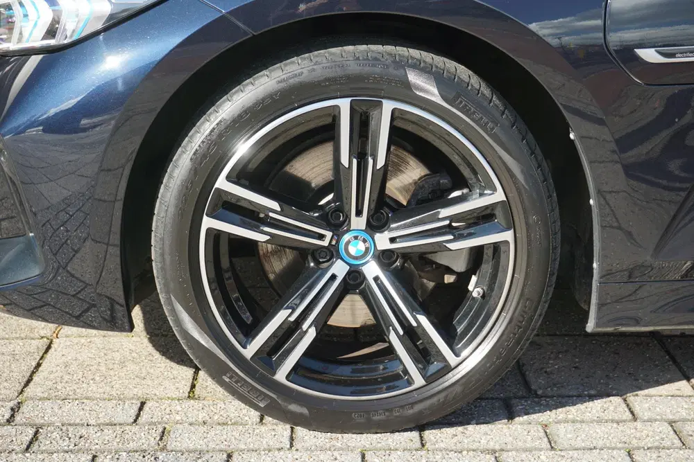 BMW 3-serie 320e High Executive uit 2023, foto 9