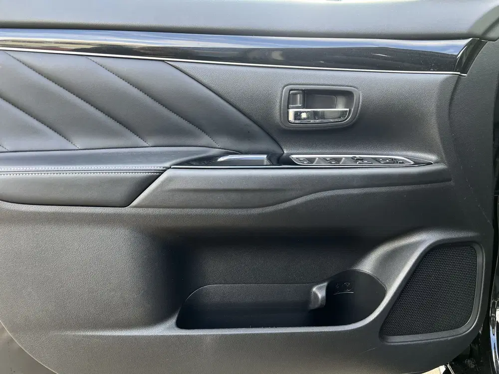 Mitsubishi Outlander 2.4 PHEV Instyle+ uit 2019, foto 4