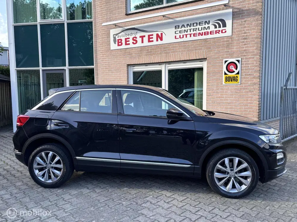 Volkswagen T-Roc 1.5 TSI Style Busines uit 2019, foto 2