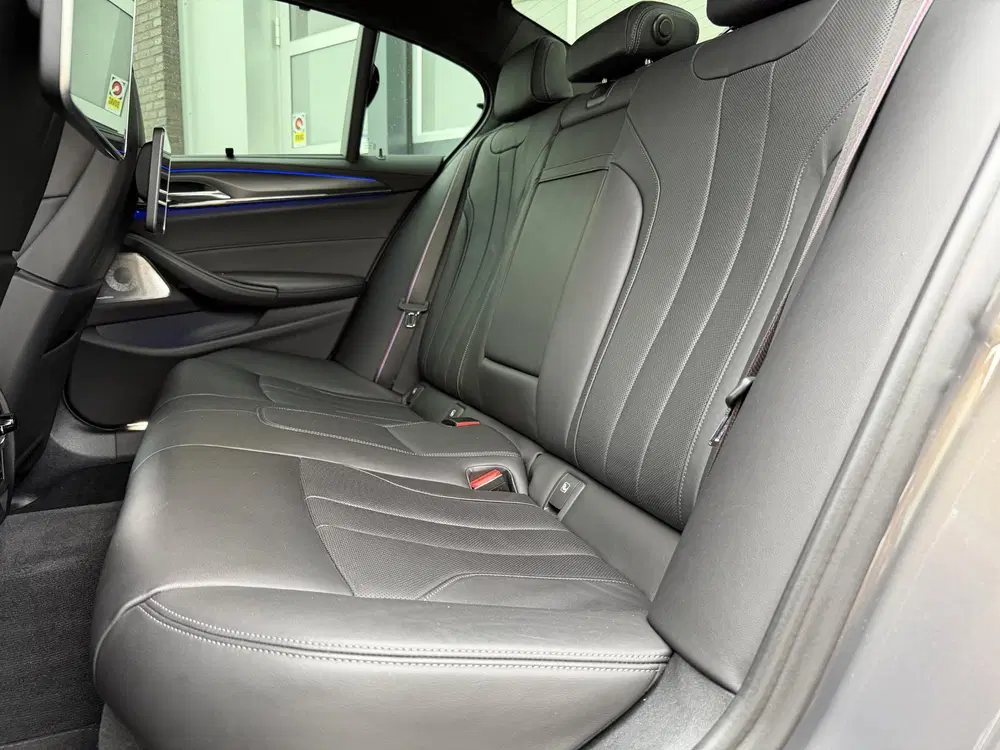 BMW M5 uit 2020, foto 11