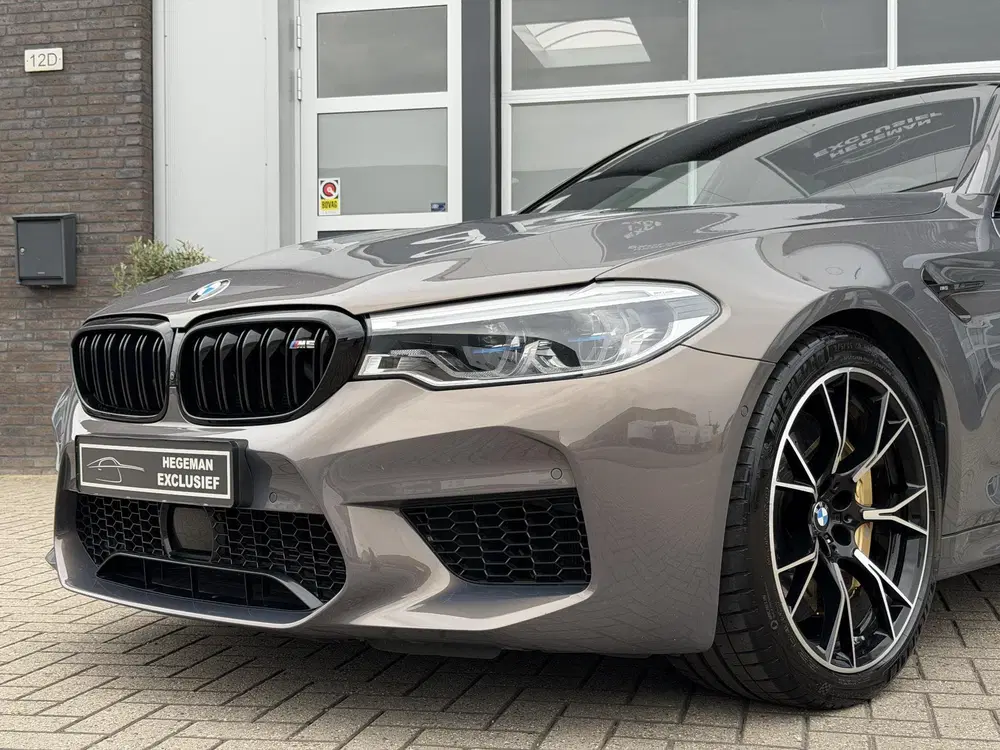 BMW M5 uit 2020, foto 2