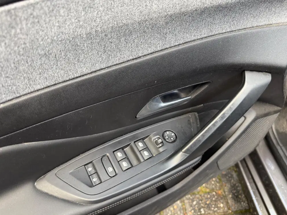 Peugeot 308 1.2 PureTech Allure Pack Business Distribu uit 2022, foto 13
