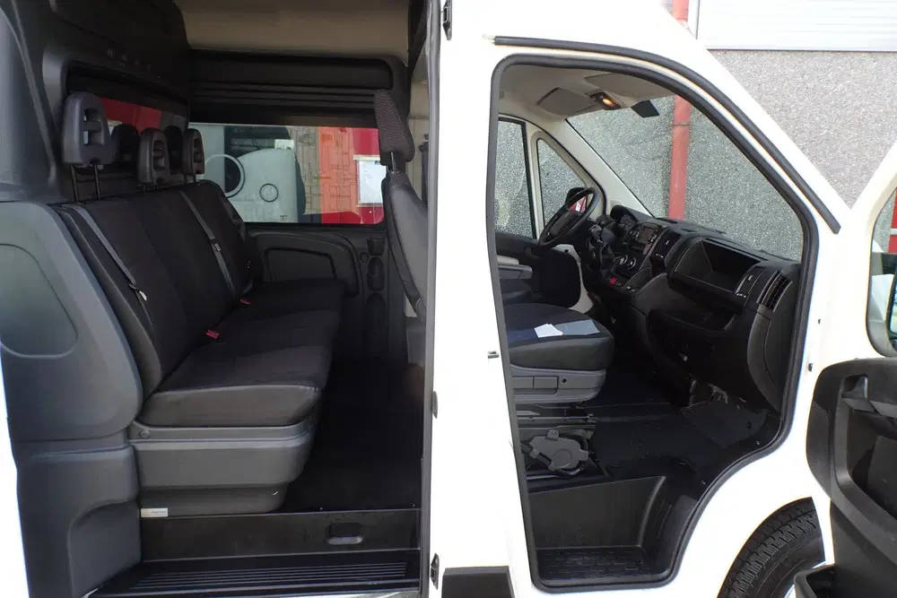 Peugeot Boxer 435 2.2 BlueHDi 140 L3H2 Zwaar Premium DC uit 2020, foto 10