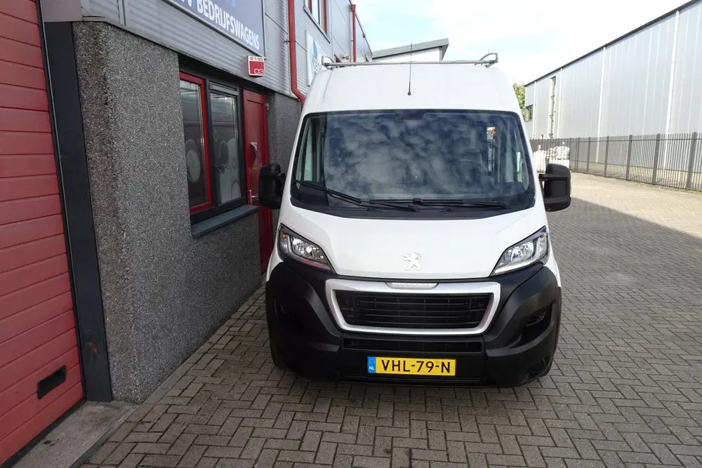 Peugeot Boxer 435 2.2 BlueHDi 140 L3H2 Zwaar Premium DC uit 2020, foto 13