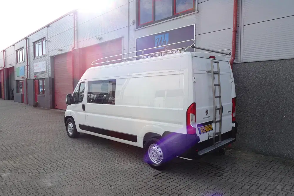 Peugeot Boxer 435 2.2 BlueHDi 140 L3H2 Zwaar Premium DC uit 2020, foto 2