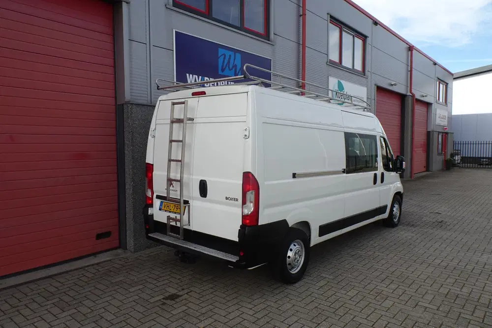 Peugeot Boxer 435 2.2 BlueHDi 140 L3H2 Zwaar Premium DC uit 2020, foto 3