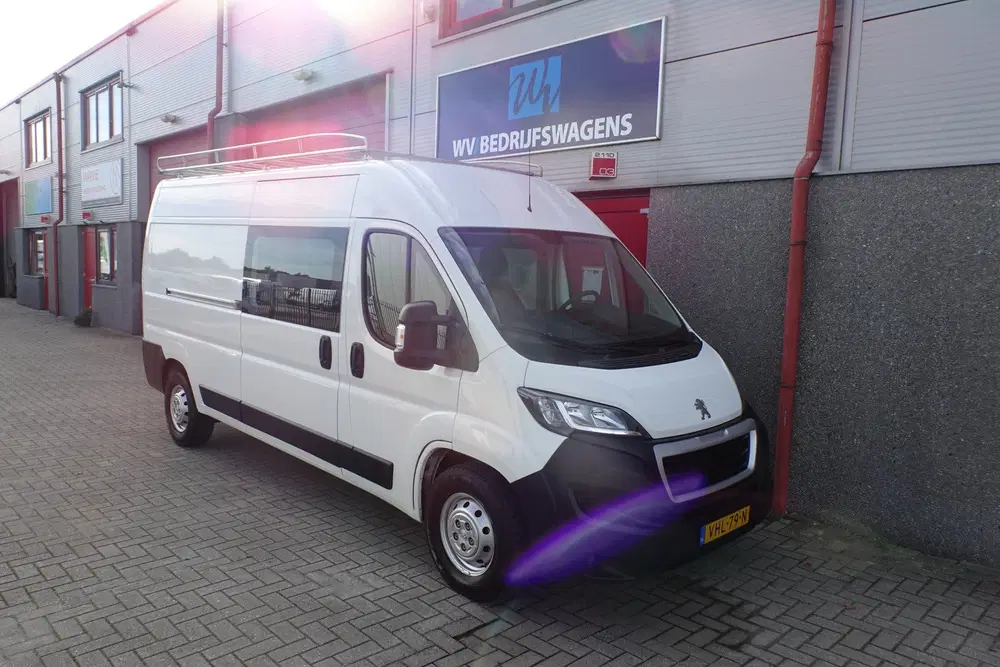 Peugeot Boxer 435 2.2 BlueHDi 140 L3H2 Zwaar Premium DC uit 2020, foto 4