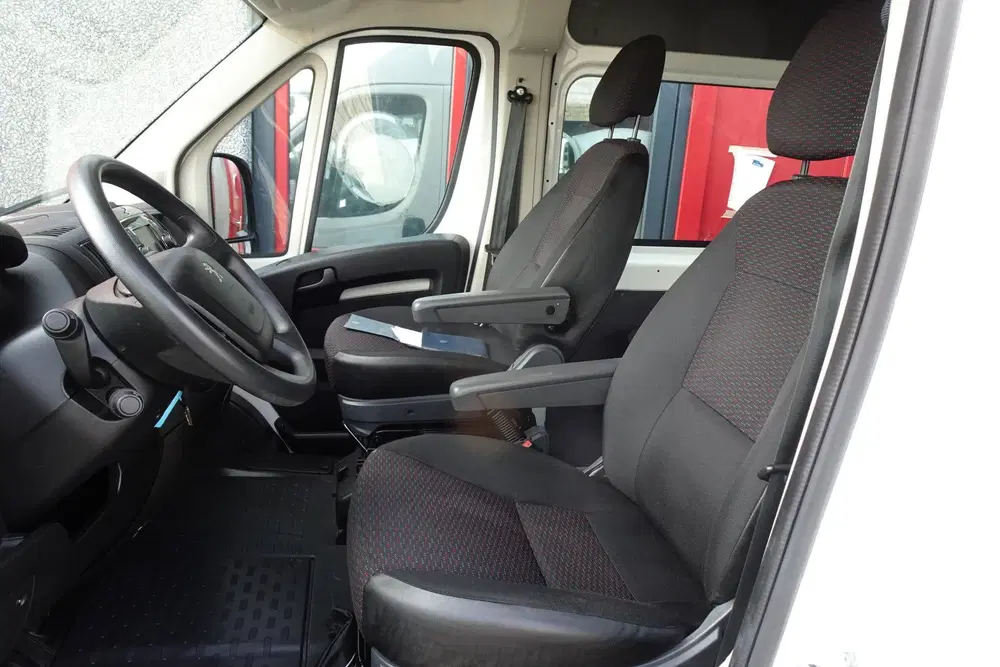 Peugeot Boxer 435 2.2 BlueHDi 140 L3H2 Zwaar Premium DC uit 2020, foto 7