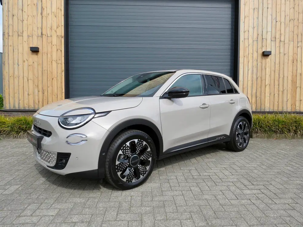 Fiat 600e La Prima 54 kWh *Full option *Leder *Stoel uit 2025