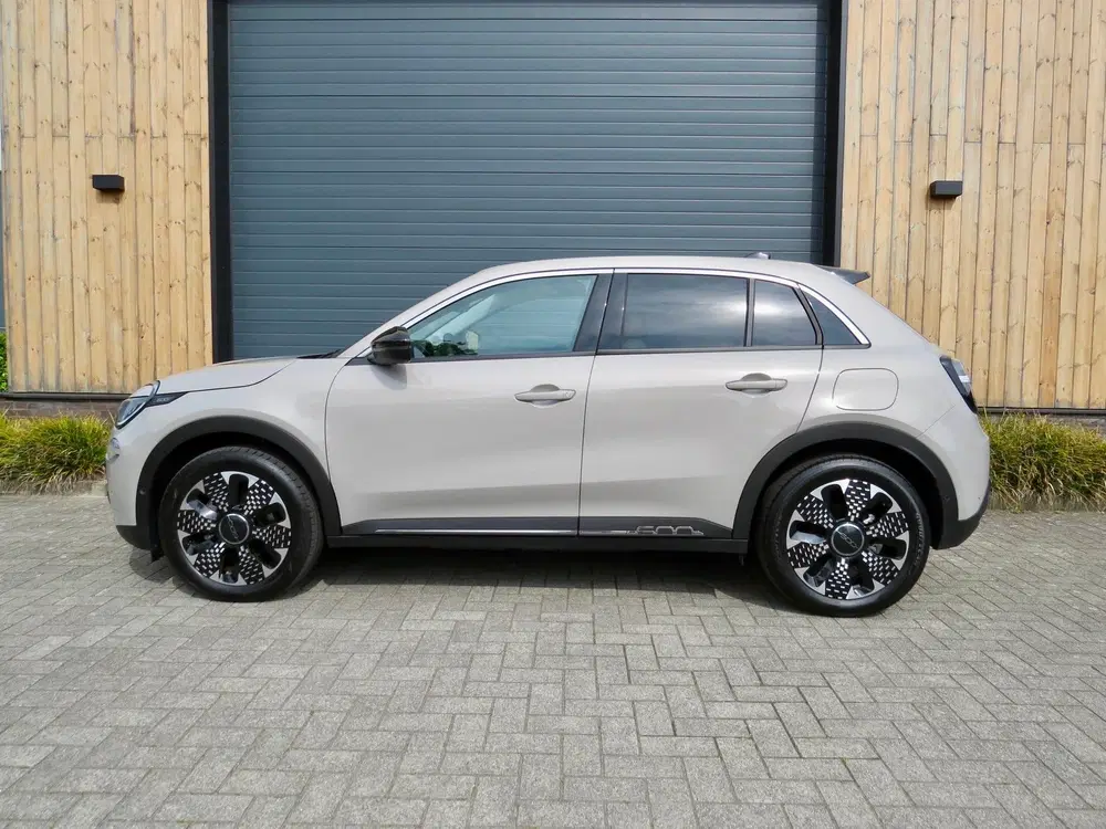 Fiat 600e La Prima 54 kWh *Full option *Leder *Stoel uit 2025, foto 6
