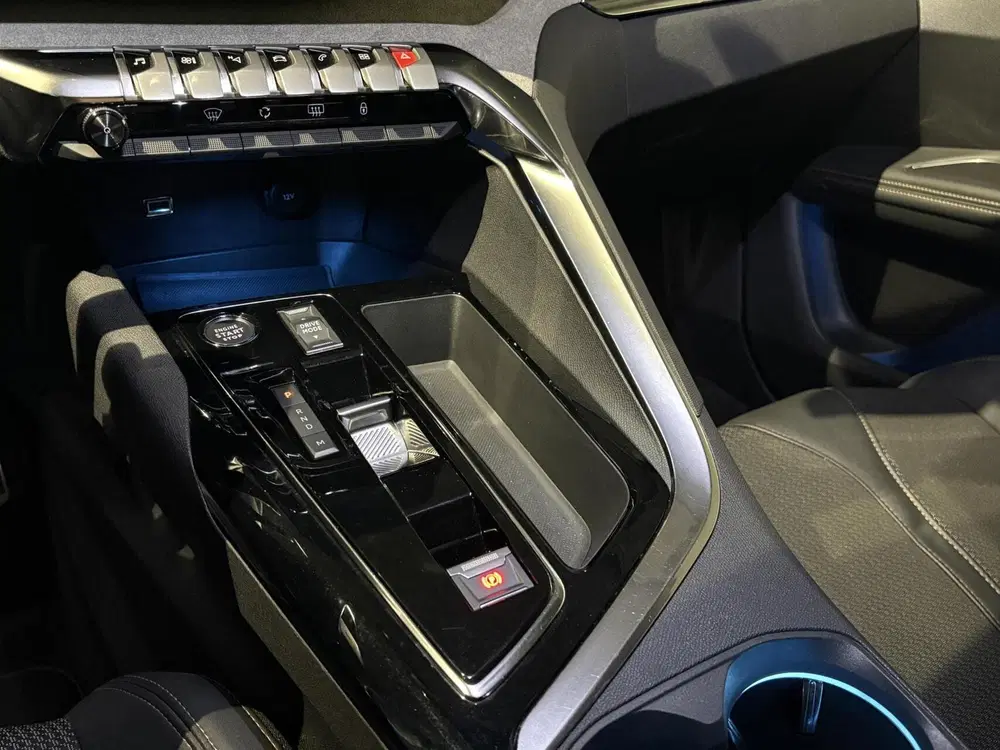 Peugeot 3008 1.2 130pk AUT GT uit 2023, foto 15