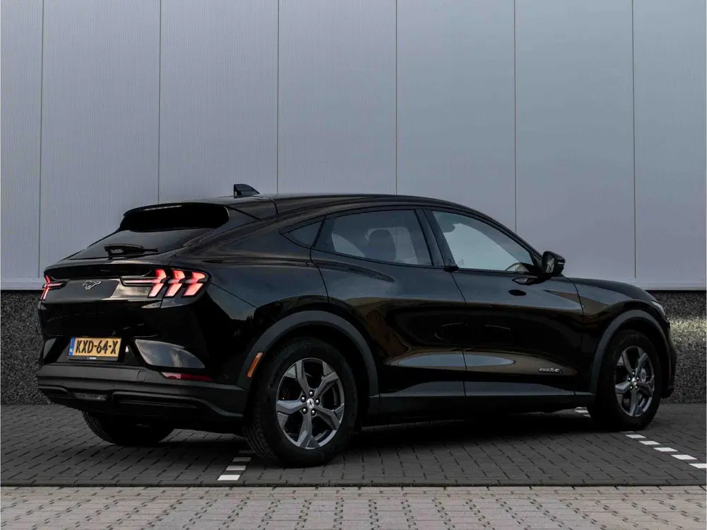 Ford Mustang Mach-E Extended RWD 98 kWh uit 2022, foto 7
