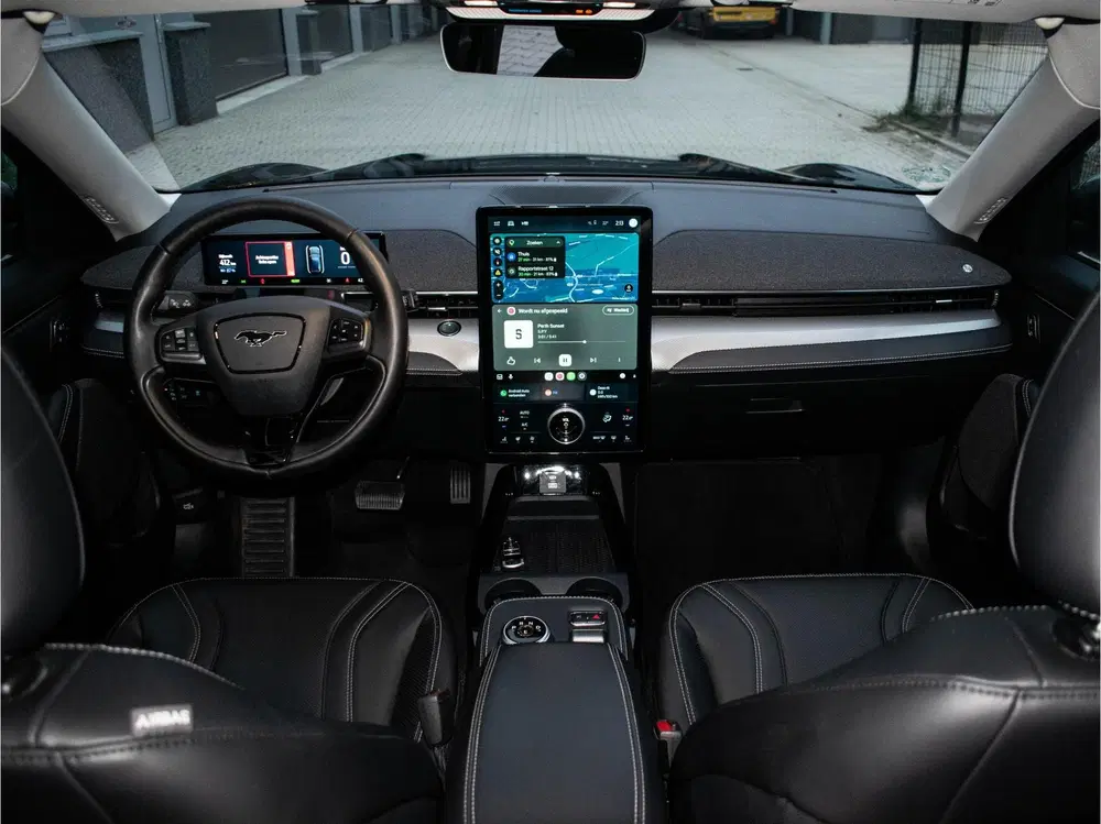 Ford Mustang Mach-E Extended RWD 98 kWh uit 2022, foto 2