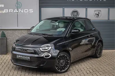 Fiat 500e La Prima 42 kWh 1e eig Vol opties 118pk Ga uit 2022