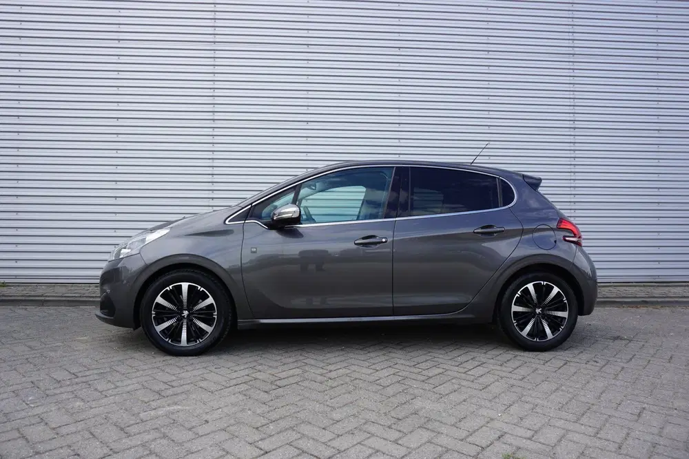 Peugeot 208 1.2 PureTech Tech Edition Climate uit 2019, foto 4