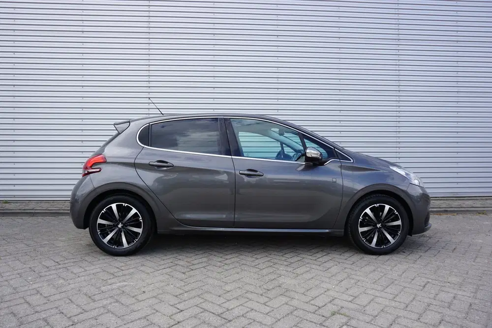 Peugeot 208 1.2 PureTech Tech Edition Climate uit 2019, foto 5