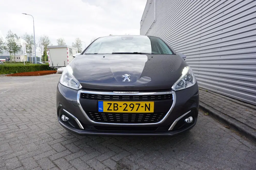 Peugeot 208 1.2 PureTech Tech Edition Climate uit 2019, foto 6