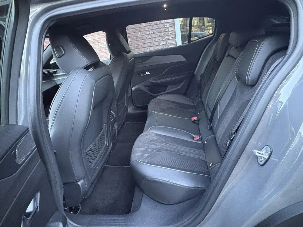 Peugeot 408 GT 1.6 HYbrid PHEV 225pk e-EAT8 uit 2025, foto 14