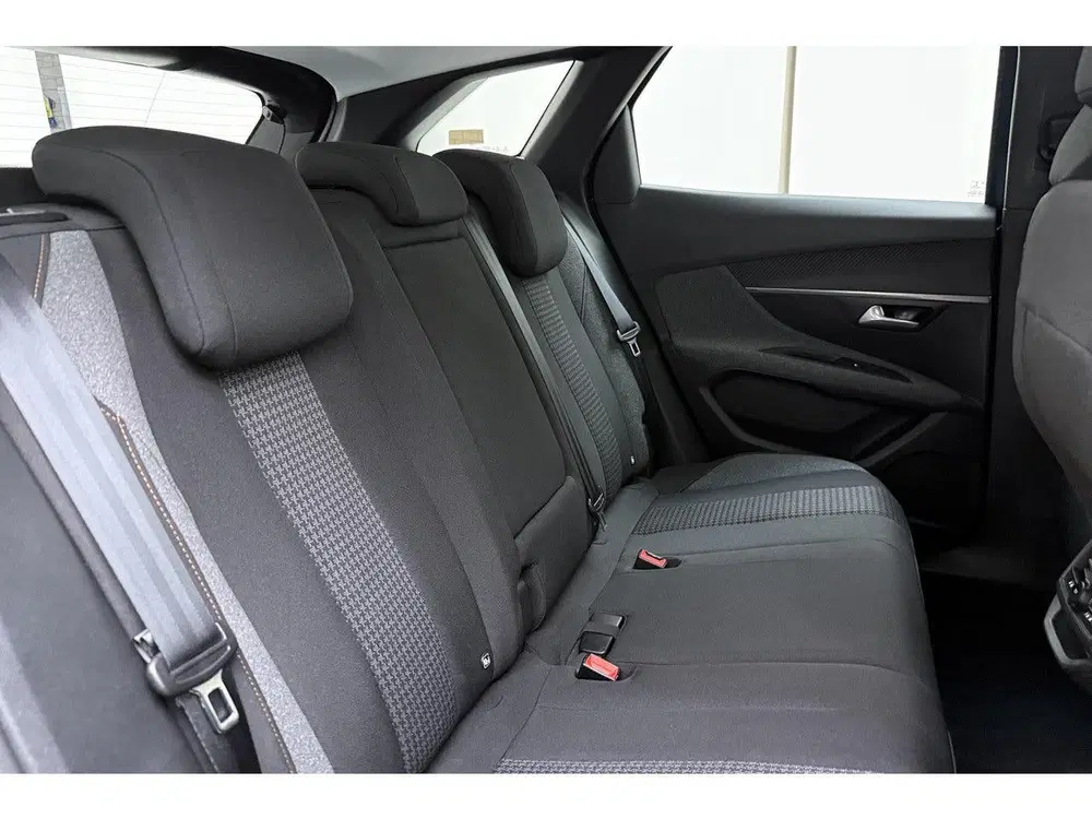 Peugeot 3008 1.2 PureTech Active Pack uit 2021, foto 15
