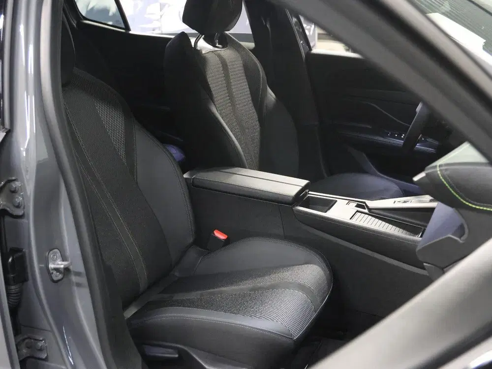 Peugeot 408 1.2 Hybrid 145PK e-DCS6 GT uit 2026, foto 9