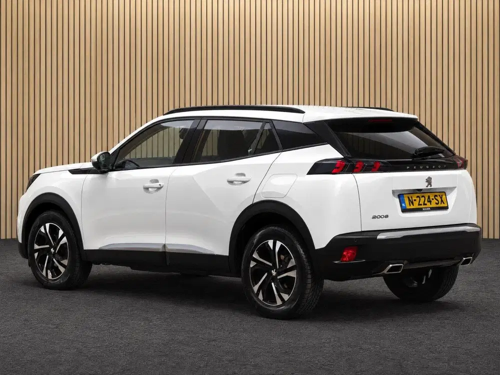 Peugeot 2008 1.2 PT 130 Allure uit 2022, foto 2