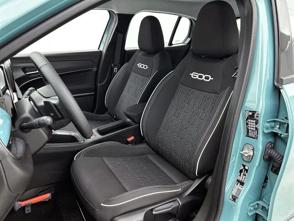 Fiat 600 Urban 110pk Hybrid Automaat uit 2025, foto 9
