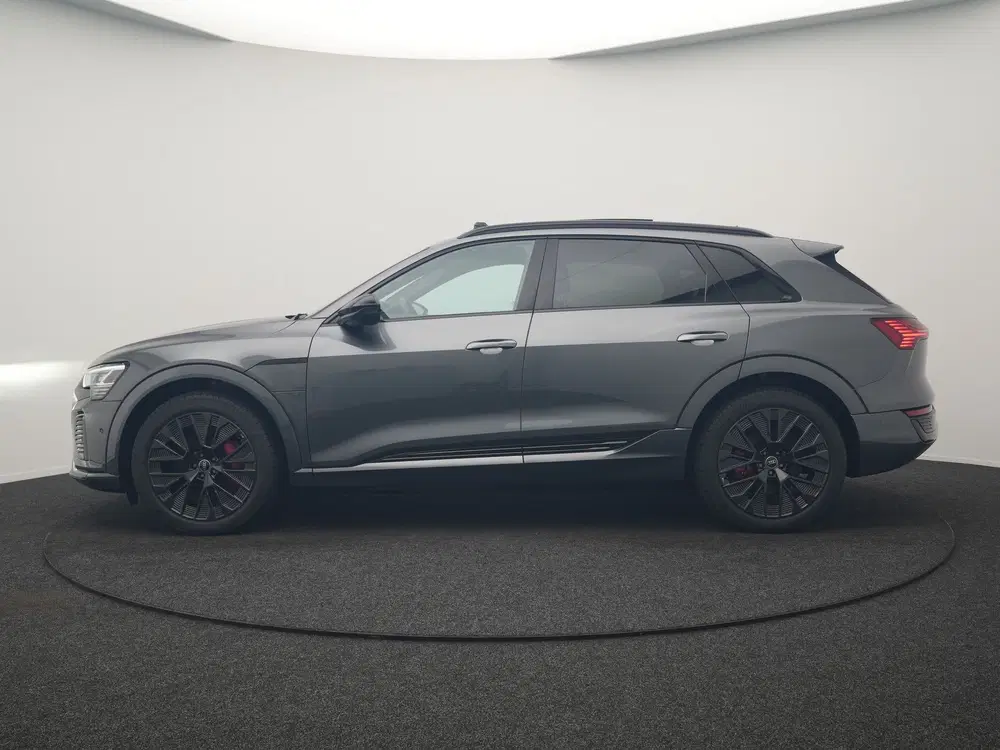 Audi Q8 e-tron 55 quattro S Edition Competition 115 kWh D uit 2023, foto 2