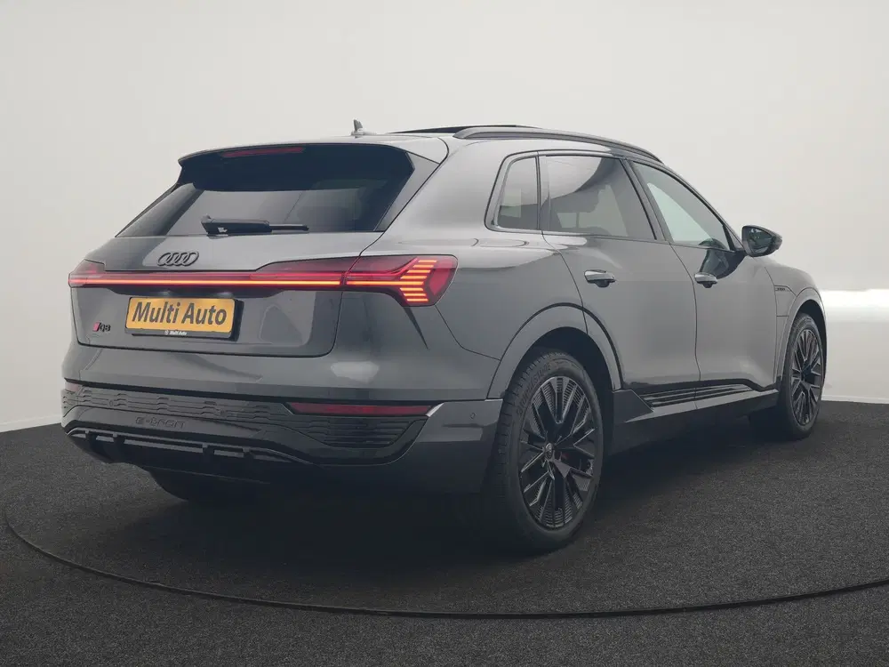 Audi Q8 e-tron 55 quattro S Edition Competition 115 kWh D uit 2023, foto 3