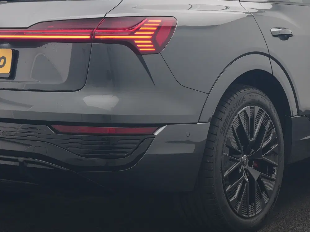 Audi Q8 e-tron 55 quattro S Edition Competition 115 kWh D uit 2023, foto 8