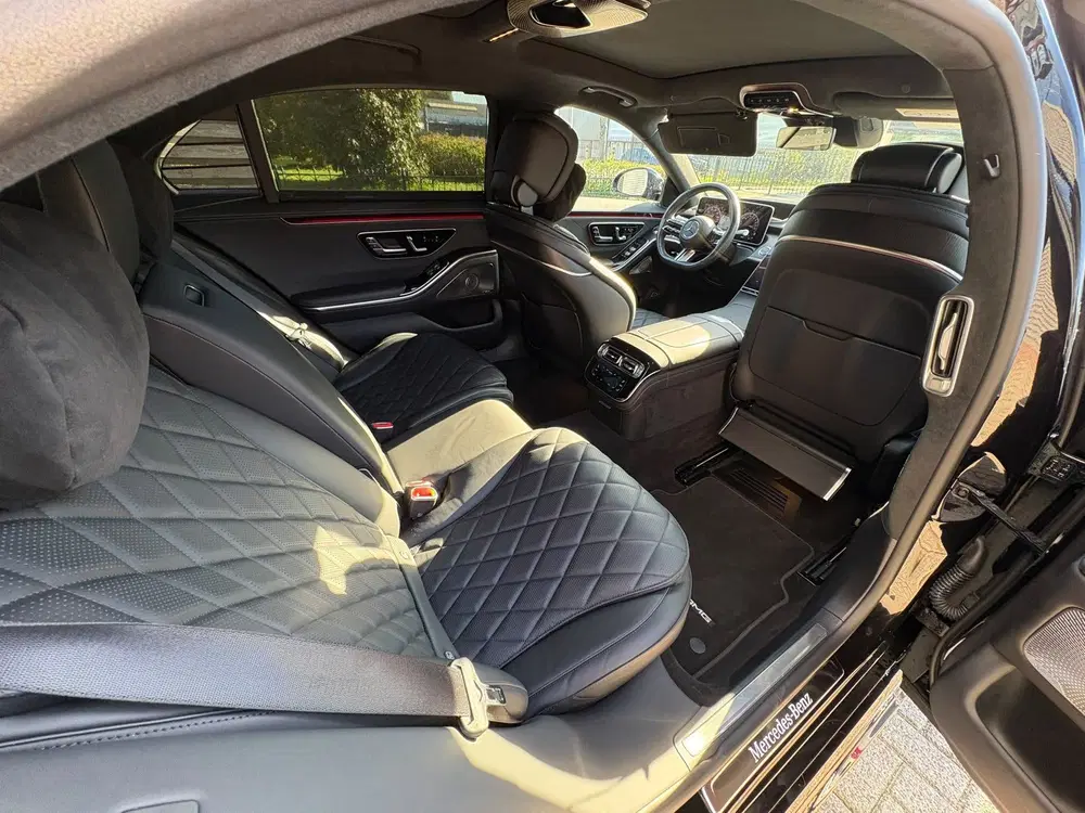 Mercedes-Benz S-Klasse 450 e Lang AMG Line uit 2025, foto 2