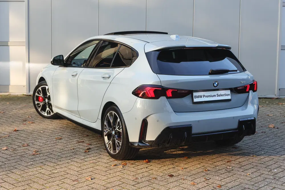BMW 1-serie 120 M Sport Automaat uit 2026, foto 2