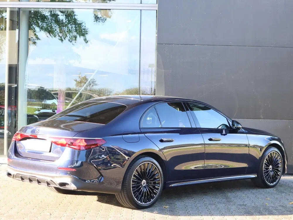 Mercedes-Benz E-Klasse 300 e AMG Line uit 2026, foto 2