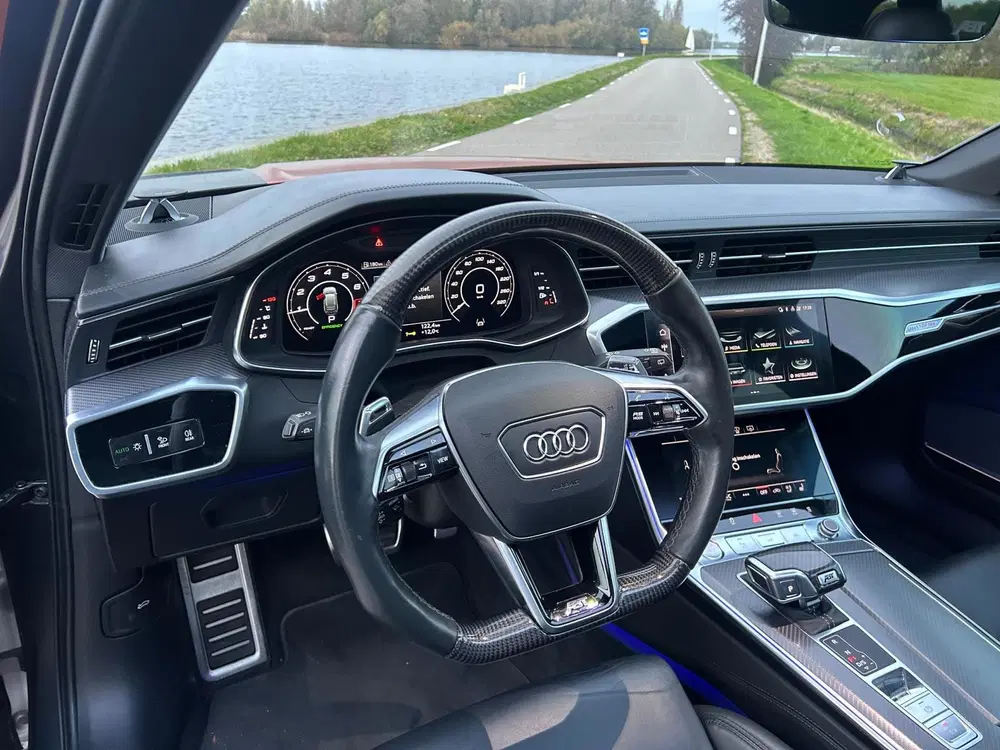 Audi RS6 1 uit 2020, foto 10