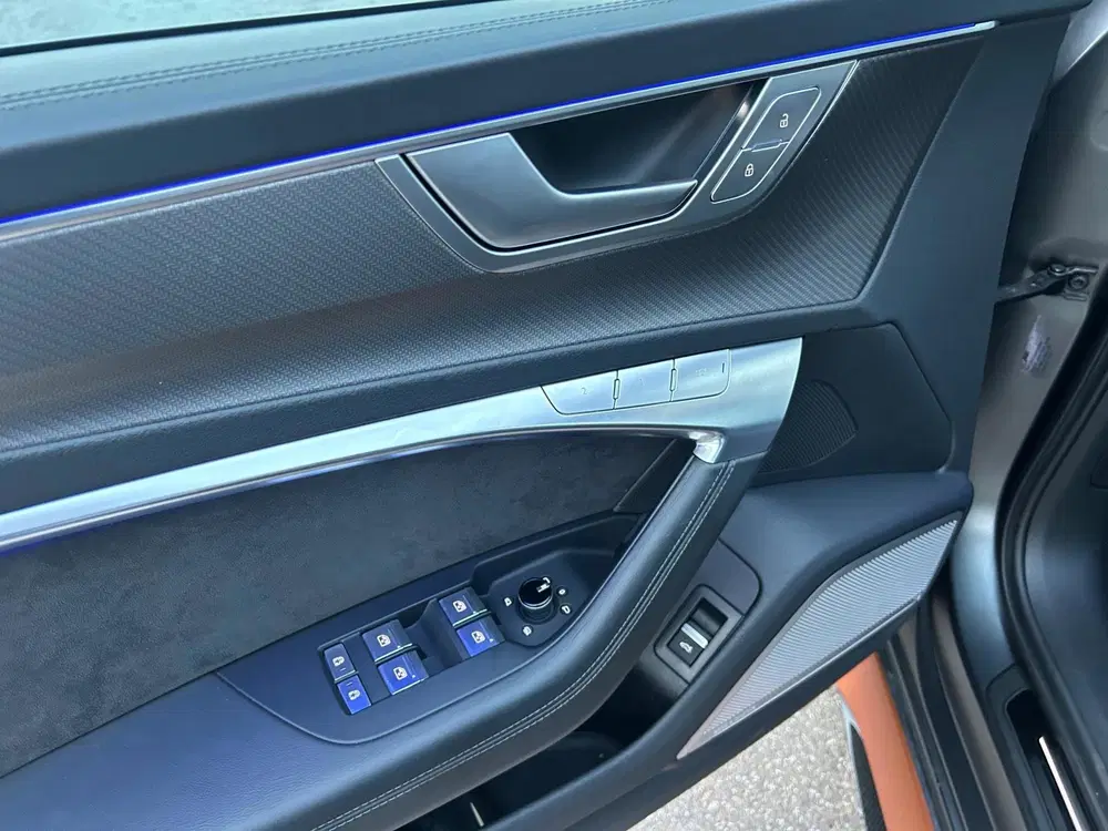 Audi RS6 1 uit 2020, foto 14