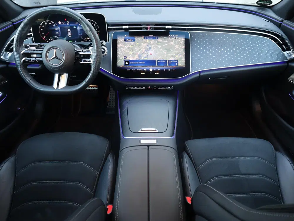 Mercedes-Benz E-Klasse 300 e AMG Line uit 2025, foto 12