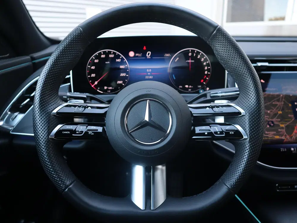 Mercedes-Benz E-Klasse 300 e AMG Line uit 2025, foto 13