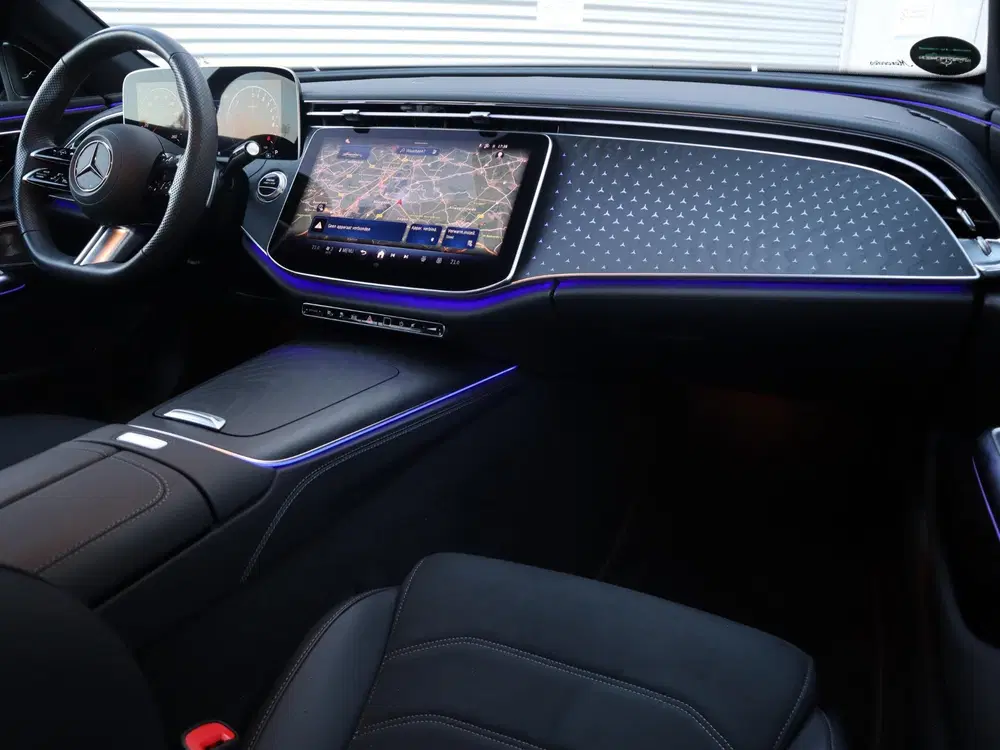 Mercedes-Benz E-Klasse 300 e AMG Line uit 2025, foto 3