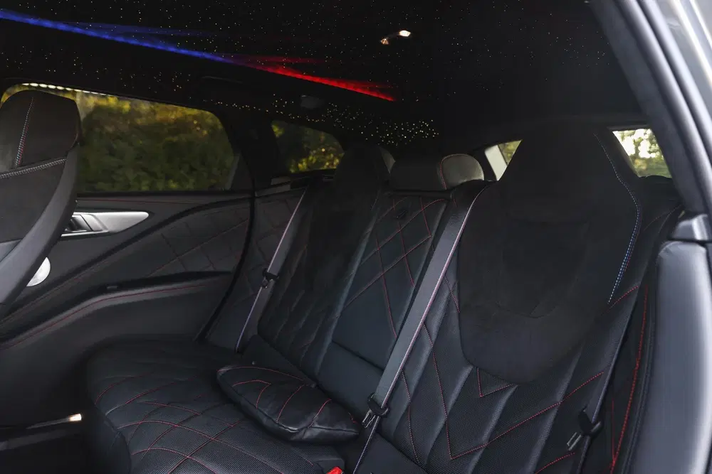 BMW XM PHEV uit 2024, foto 12