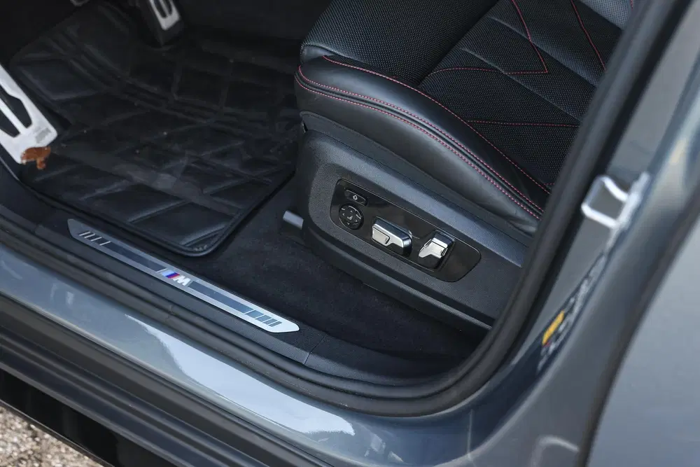 BMW XM PHEV uit 2024, foto 15
