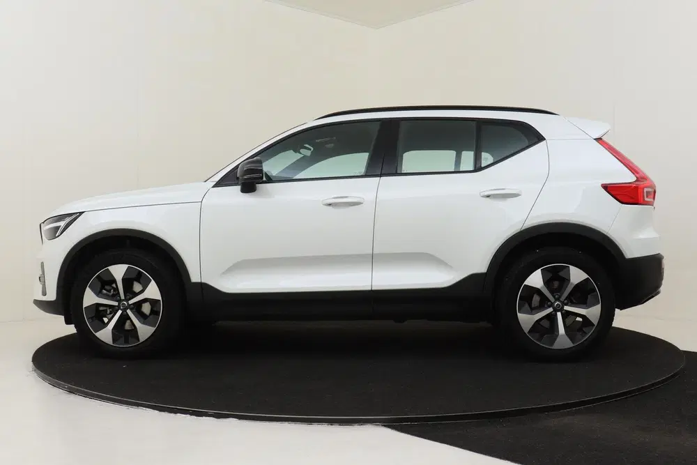 Volvo XC40 B4 (M-HYBRID) PLUS DARK -HARMAN uit 2025, foto 7