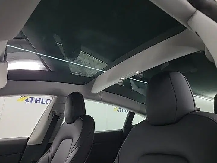 Tesla Model 3 uit 2021, foto 6