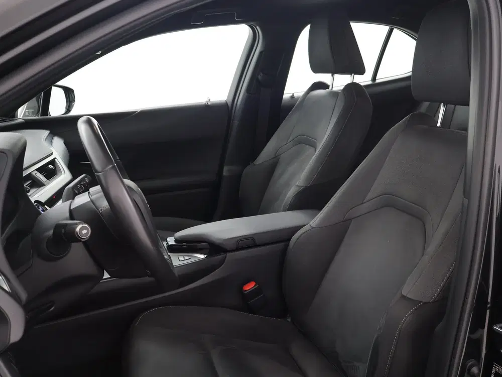 Lexus UX 250h uit 2020, foto 13
