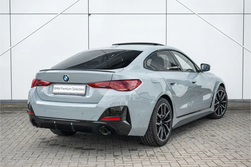 BMW 4-serie Coupé 420i High Executive M Sport Automaat uit 2026, foto 2