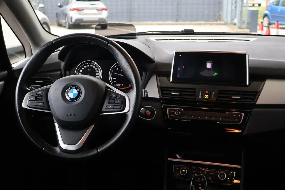 BMW 2-serie Active Tourer 218i uit 2021, foto 10