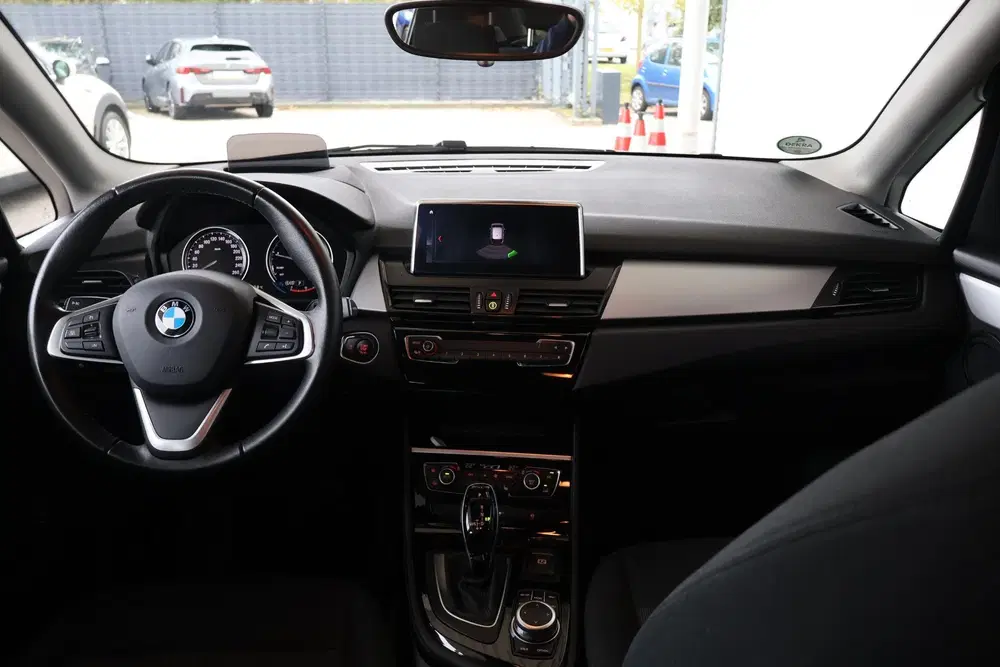 BMW 2-serie Active Tourer 218i uit 2021, foto 9