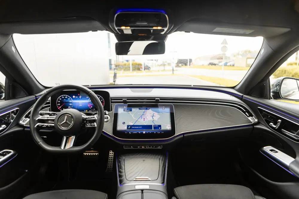 Mercedes-Benz E-Klasse 200 AMG Line uit 2025, foto 12