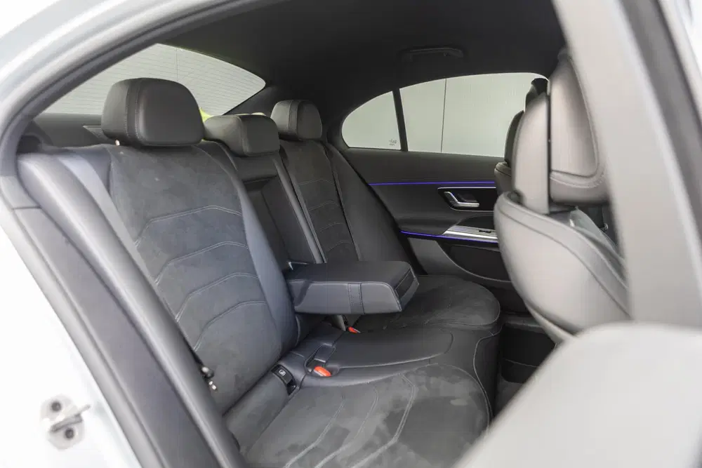 Mercedes-Benz E-Klasse 200 AMG Line uit 2025, foto 13