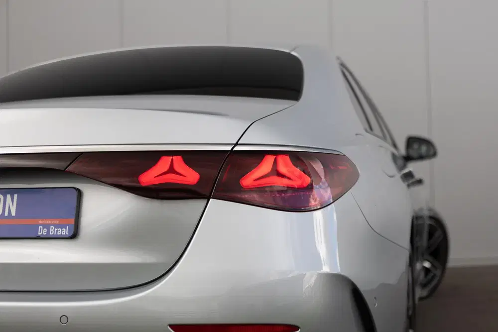 Mercedes-Benz E-Klasse 200 AMG Line uit 2025, foto 6