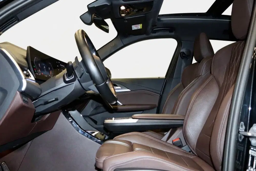 BMW iX1 xDrive30 M Sport Pano uit 2023, foto 13