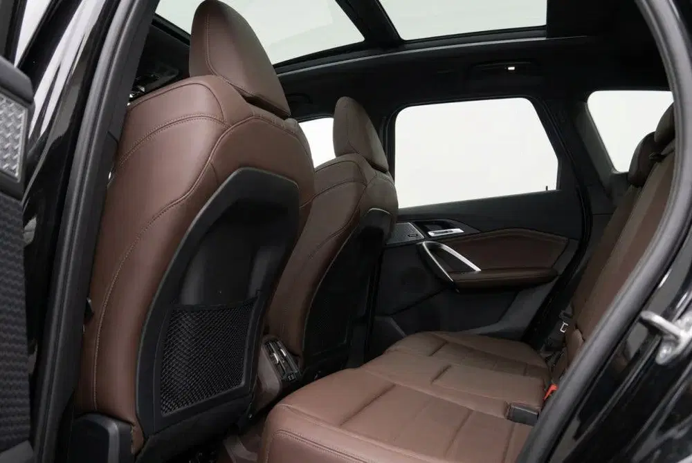 BMW iX1 xDrive30 M Sport Pano uit 2023, foto 14